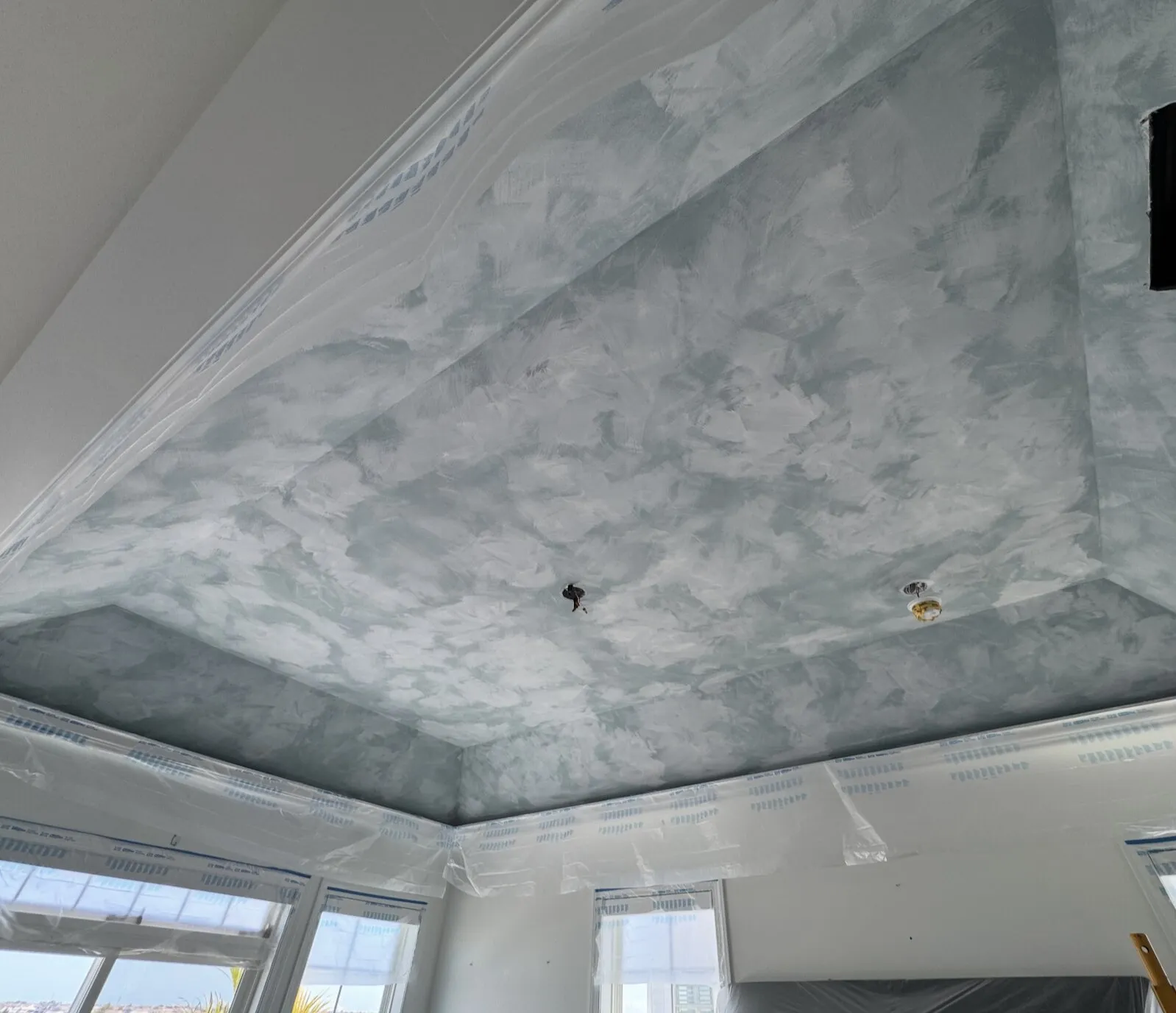 Tray ceiling with a hand-applied decorative finish